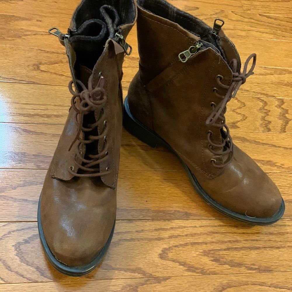 Size 10 Lace up (side zippers) brown work boots with flannel lining NWOT